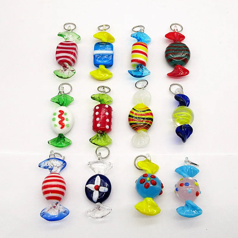 Sapin en verre de Murano avec 12 mini pendentifs (14 cm)