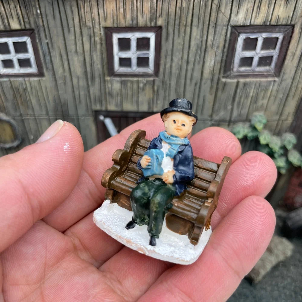Personnage miniature de village de Noël (à l'unité)