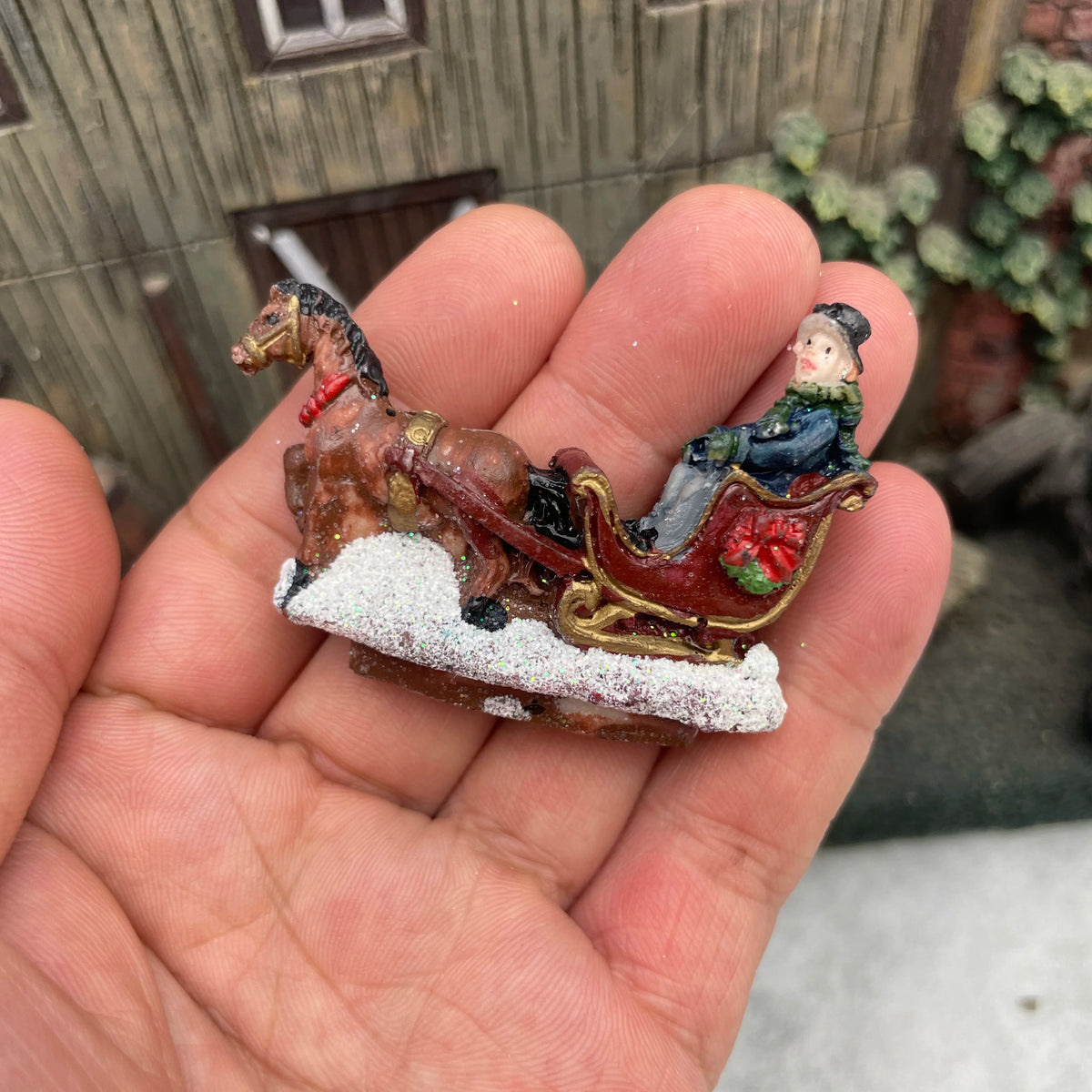 Personnage miniature de village de Noël (à l'unité)