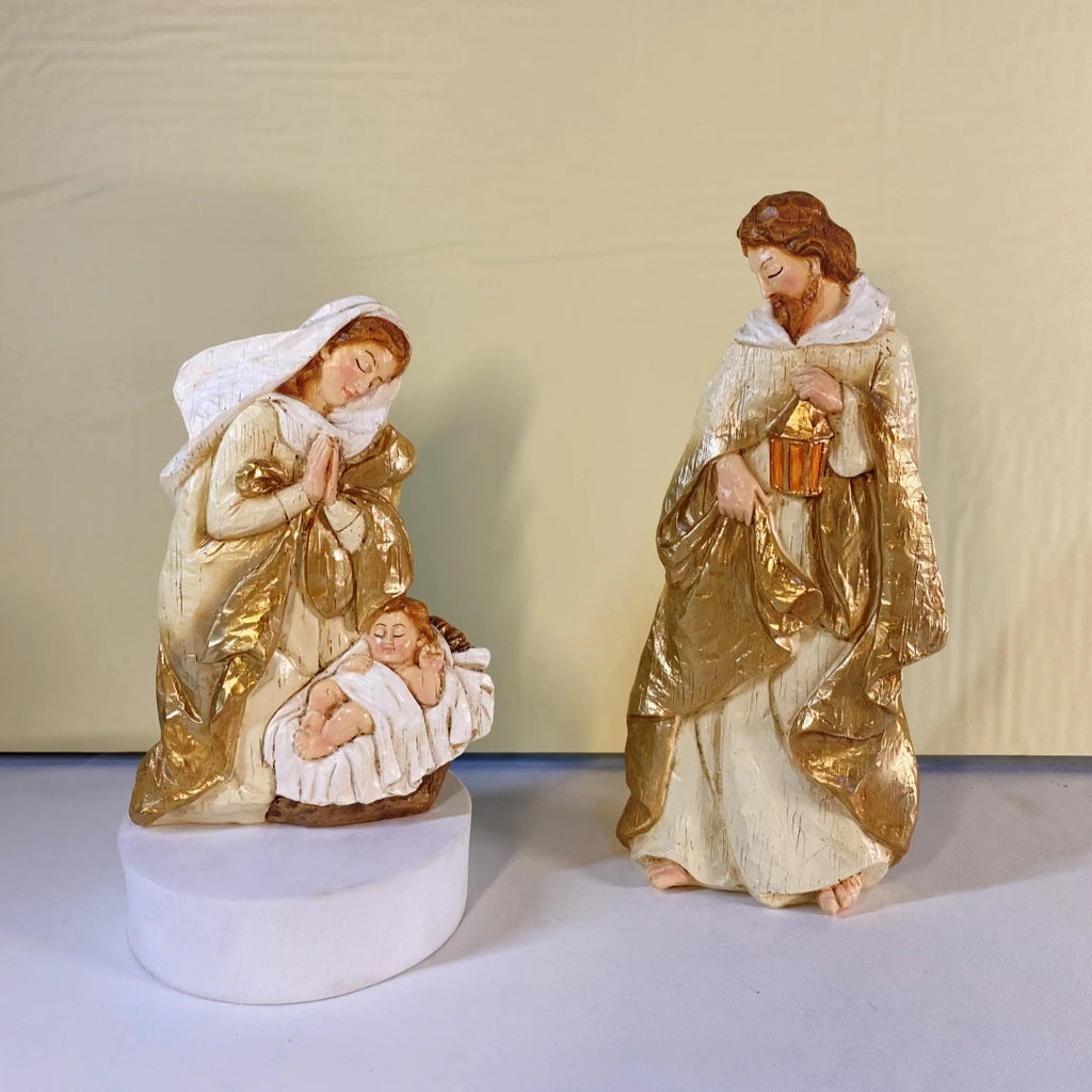 Crèche de Noël traditionnelle – santons dorés