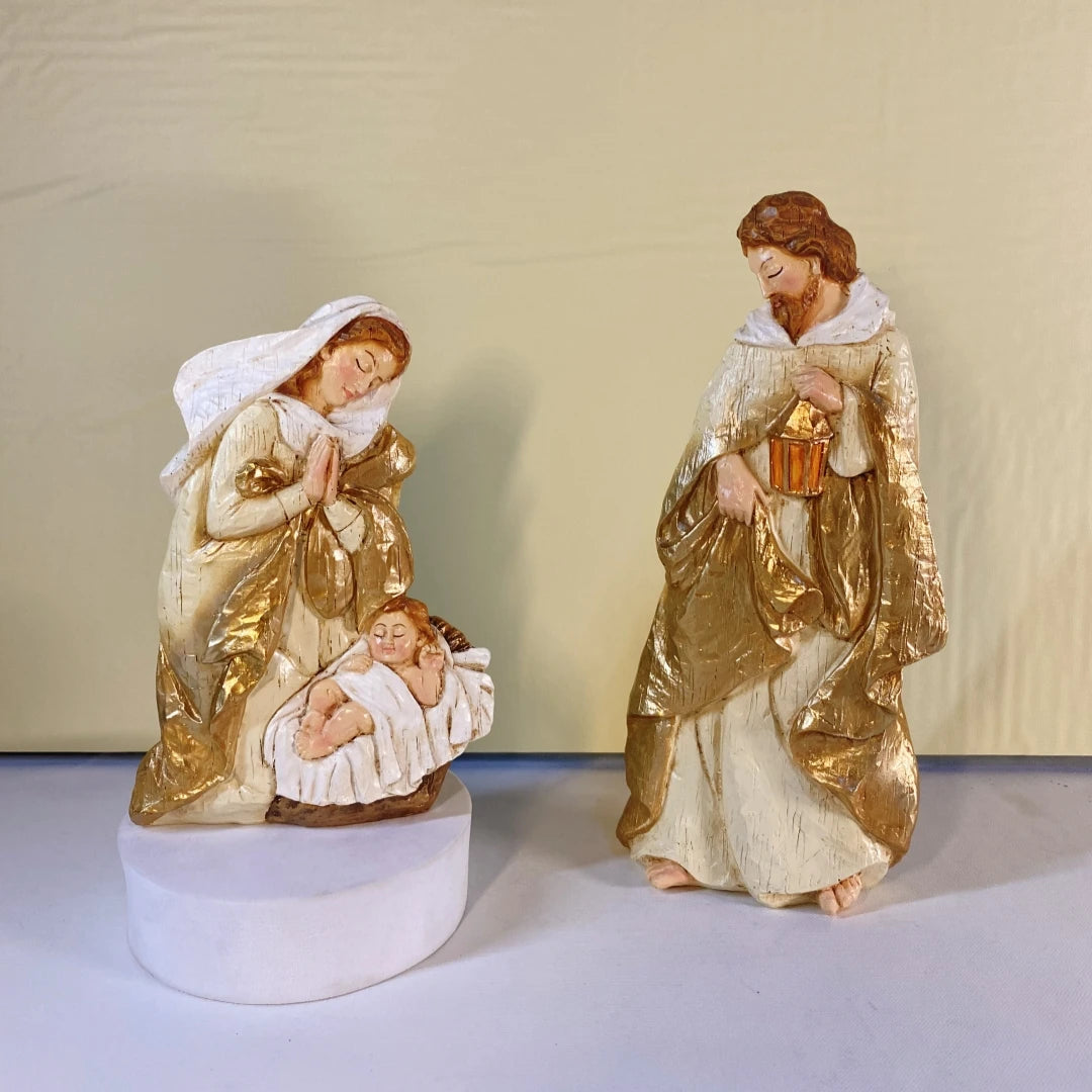 Crèche de Noël traditionnelle – santons dorés