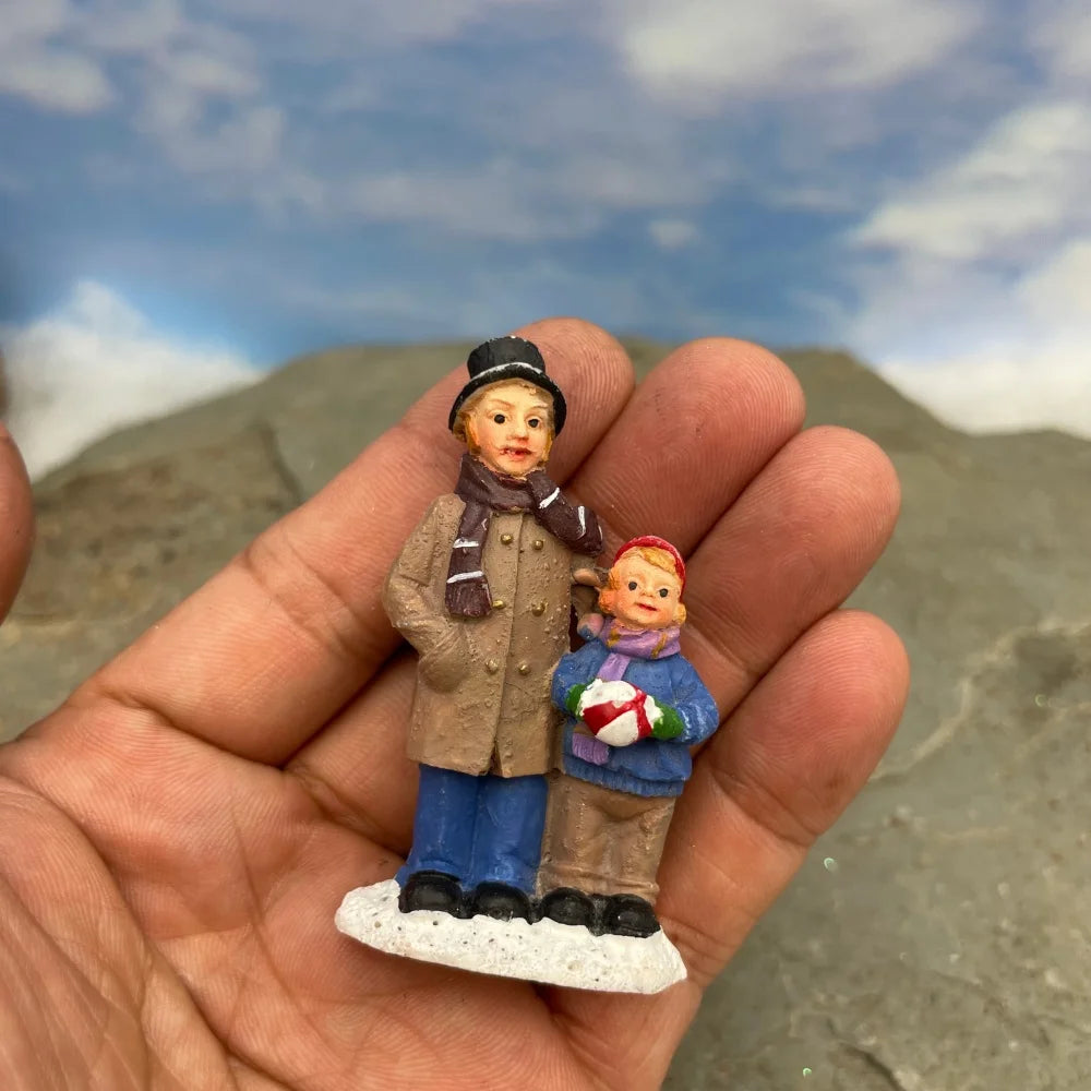Personnage miniature de village de Noël (à l'unité)