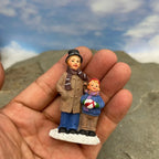 Personnage miniature de village de Noël (à l'unité)