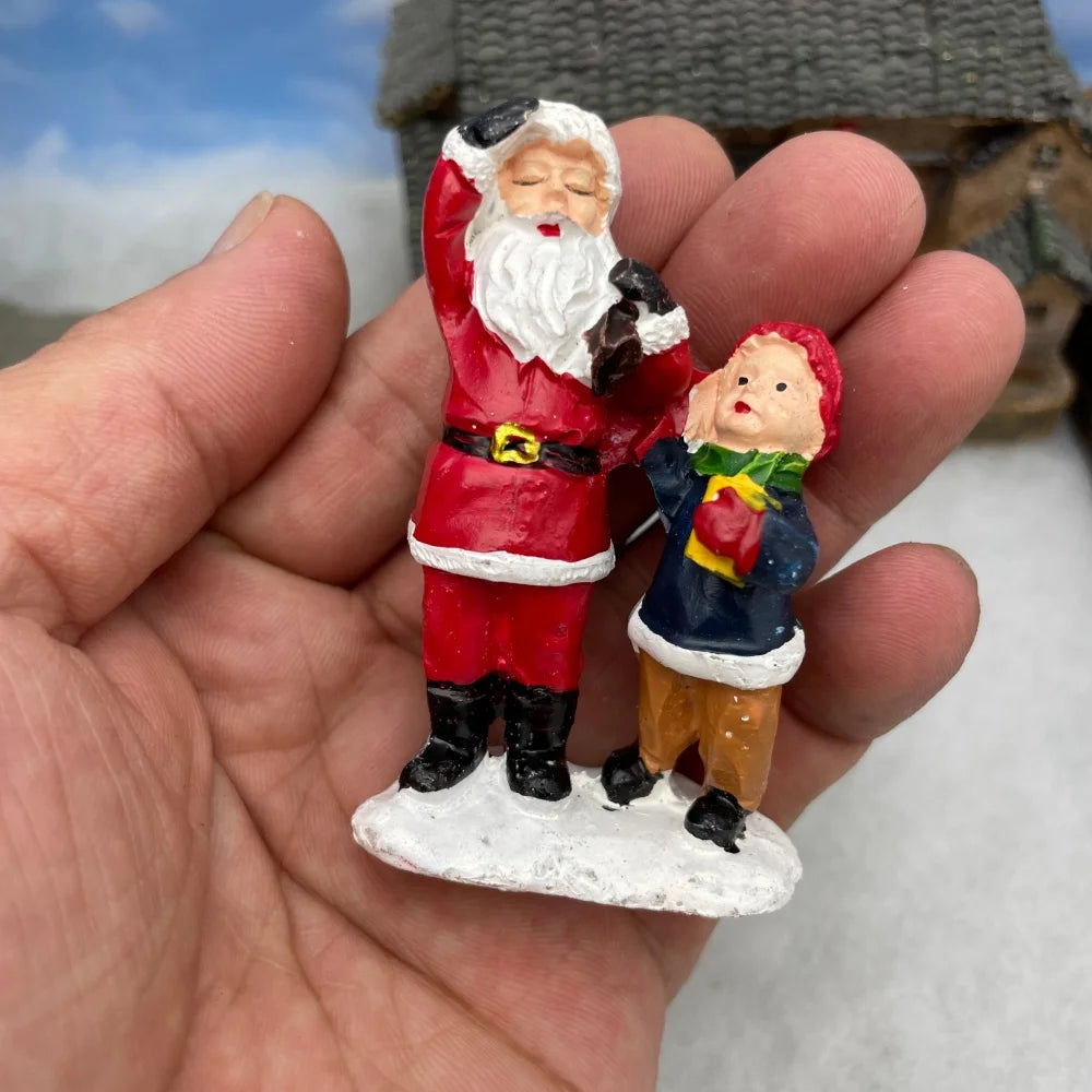 Personnage miniature de village de Noël (à l'unité)