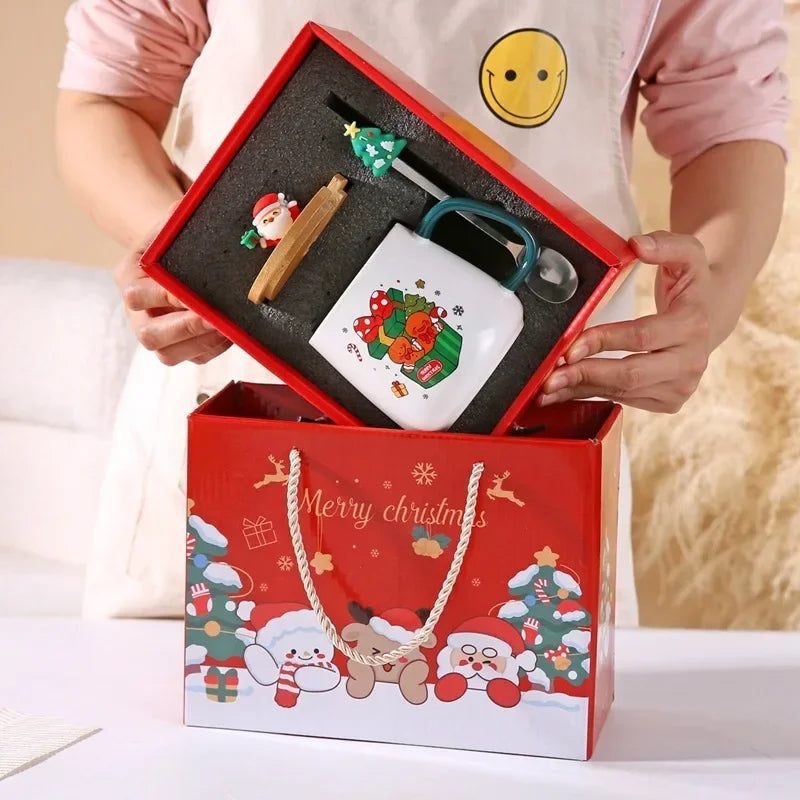 Coffret Tasse de Noël avec couvercle et cuillère