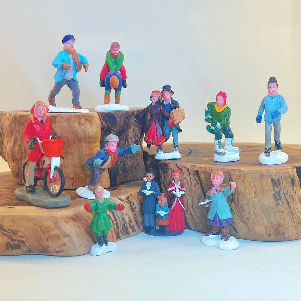Personnages d'hiver miniatures (patineurs, skieurs…)