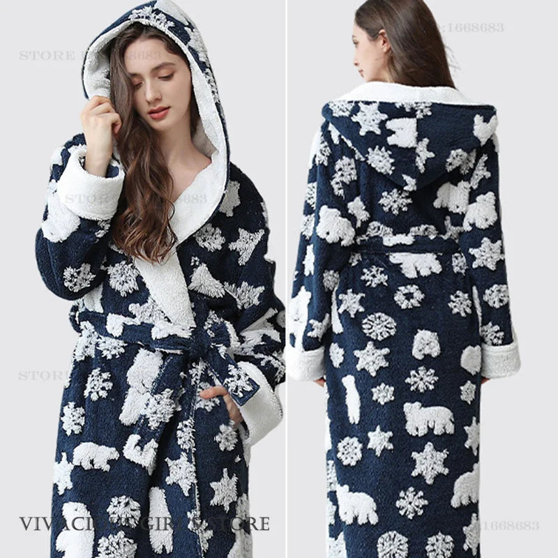 Peignoir long à capuche en polaire – Sapins & flocons