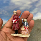 Personnage miniature de village de Noël (à l'unité)