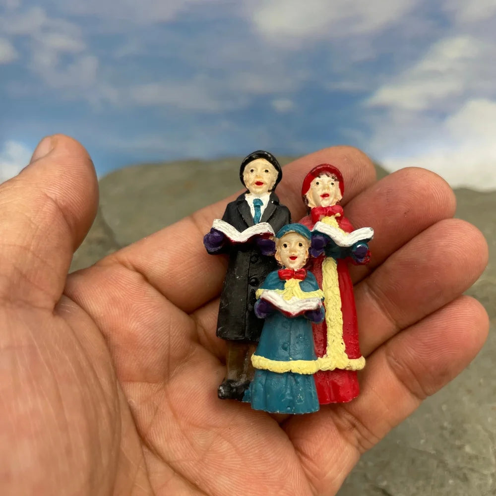 Personnage miniature de village de Noël (à l'unité)