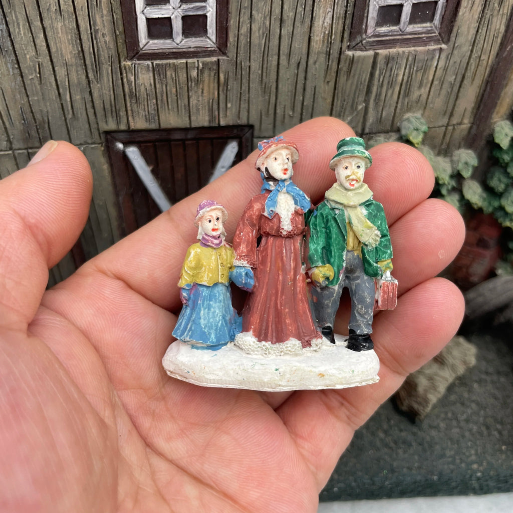 Personnage miniature de village de Noël (à l'unité)