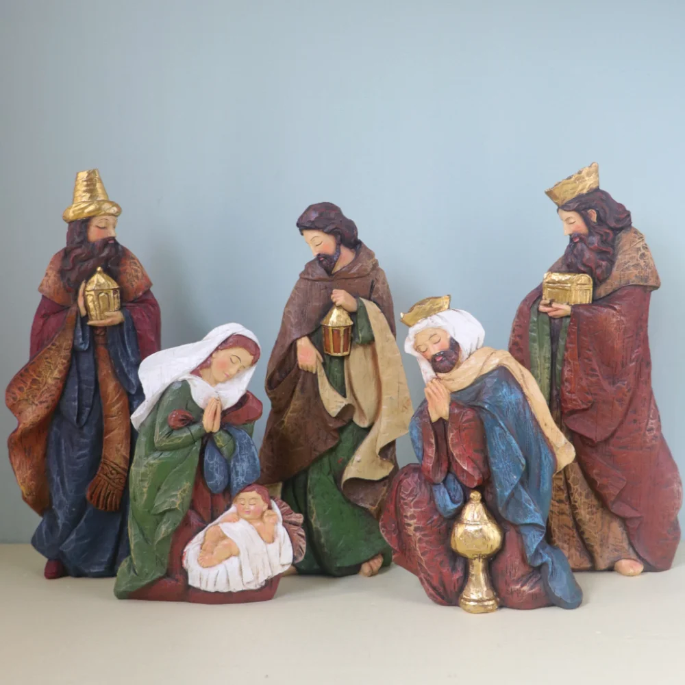 Crèche de Noël traditionnelle – santons dorés