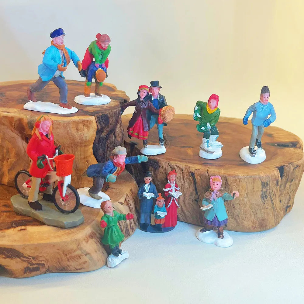 Personnages d'hiver miniatures (patineurs, skieurs…)