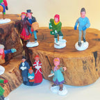 Personnages d'hiver miniatures (patineurs, skieurs…)
