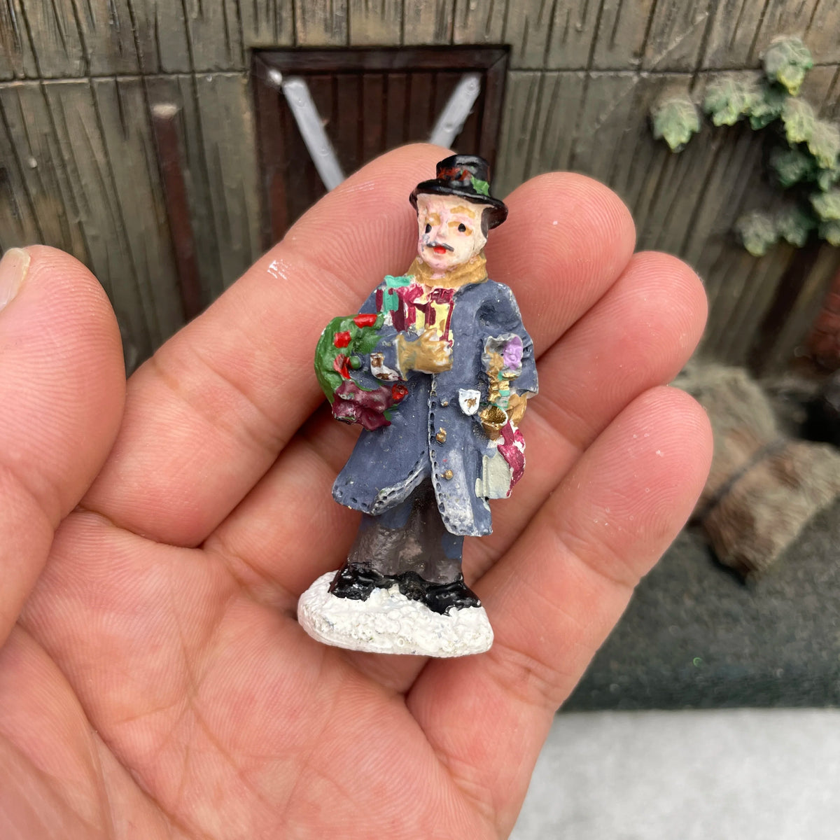 Personnage miniature de village de Noël (à l'unité)