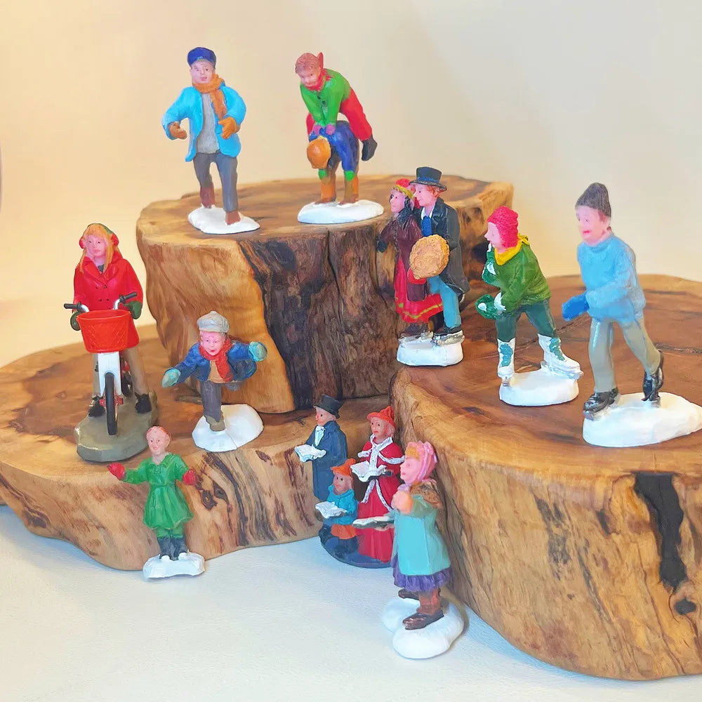 Personnages d'hiver miniatures (patineurs, skieurs…)
