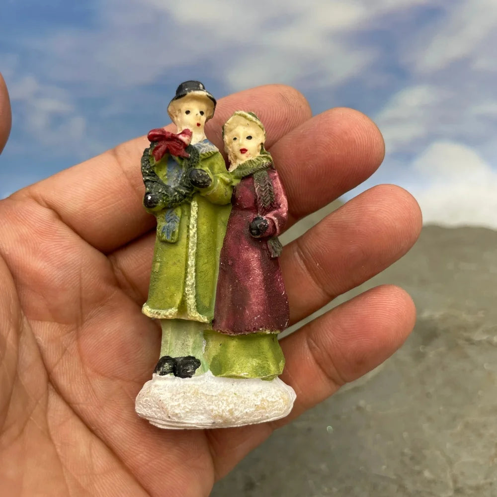 Personnage miniature de village de Noël (à l'unité)