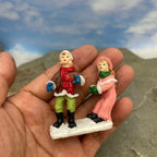 Personnage miniature de village de Noël (à l'unité)