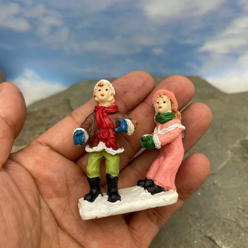 Personnage miniature de village de Noël (à l'unité)