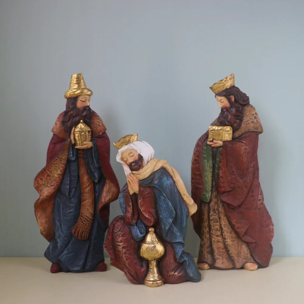 Crèche de Noël traditionnelle – santons dorés