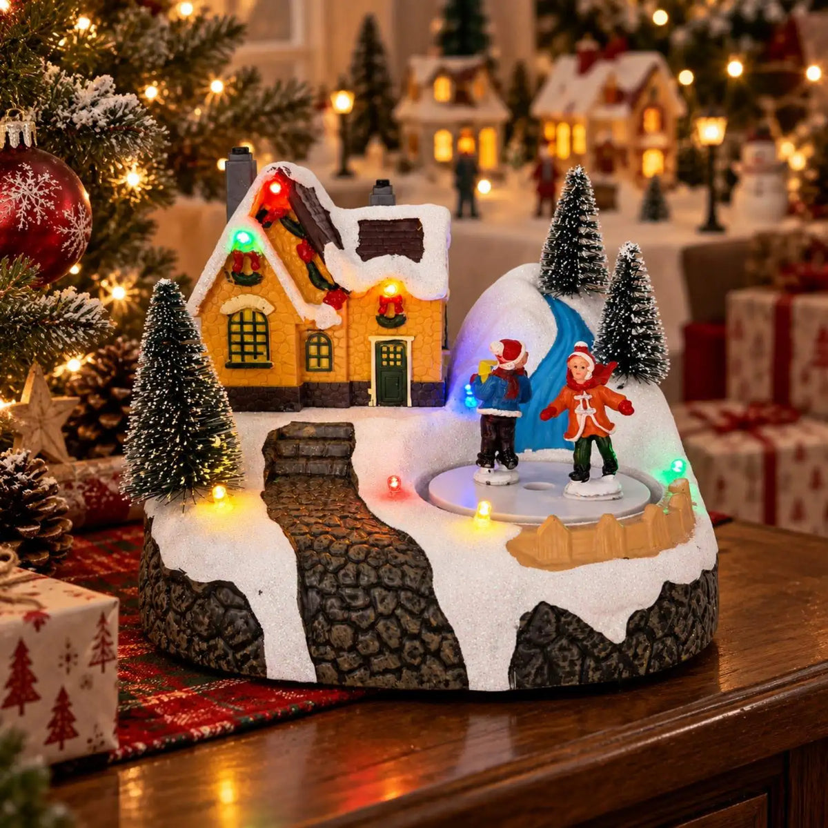 Maison de village de Noël et patinoire tournante