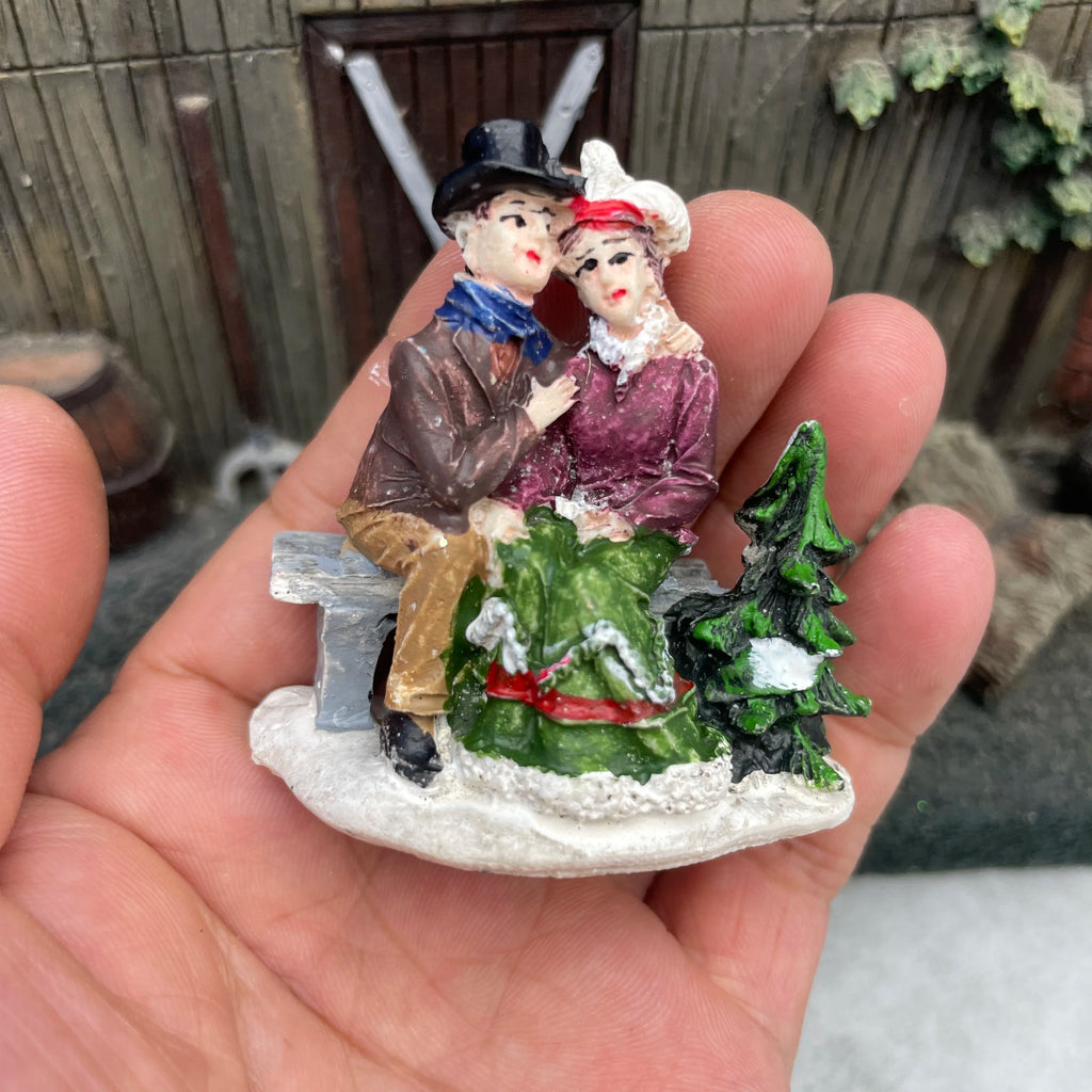 Personnage miniature de village de Noël (à l'unité)