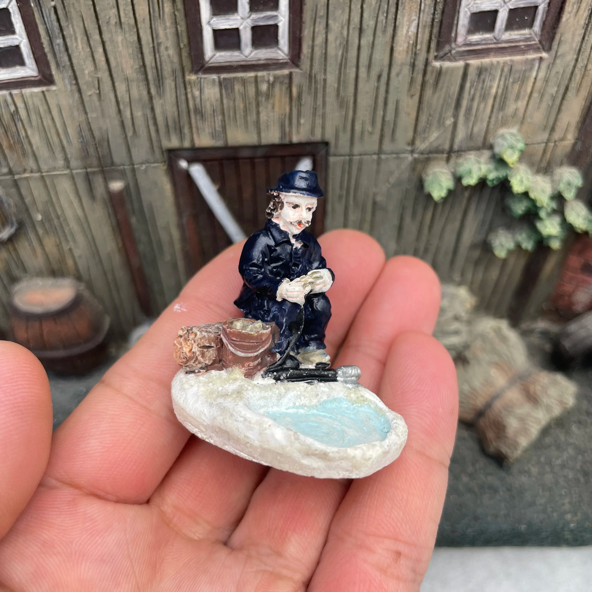 Personnage miniature de village de Noël (à l'unité)