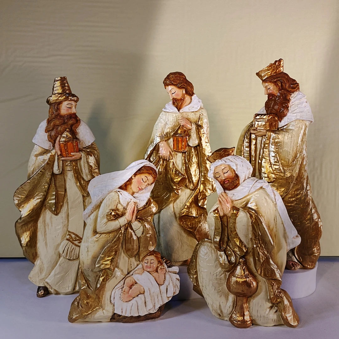 Crèche de Noël traditionnelle – santons dorés